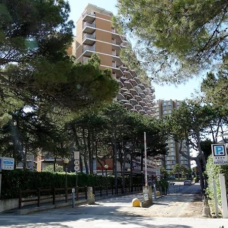 Апартаменты Splendido Attico, Piscina E Vista Mare Линьяно-Саббьядоро Экстерьер фото