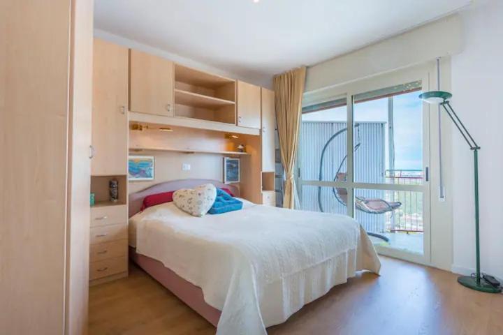 Апартаменты Splendido Attico, Piscina E Vista Mare Линьяно-Саббьядоро Экстерьер фото