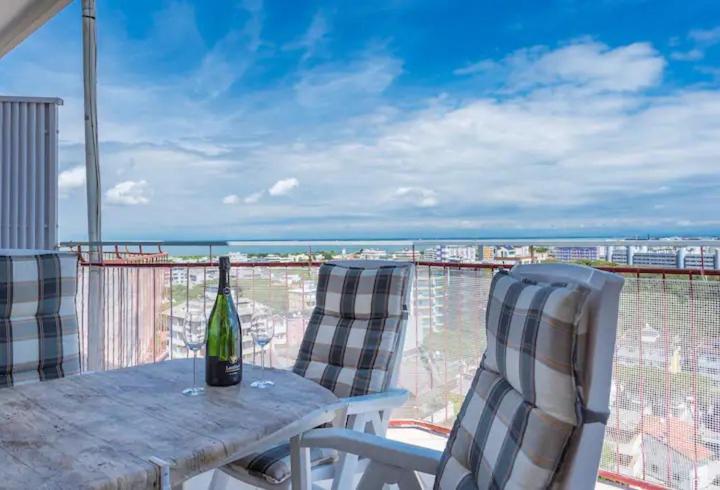 Апартаменты Splendido Attico, Piscina E Vista Mare Линьяно-Саббьядоро Экстерьер фото