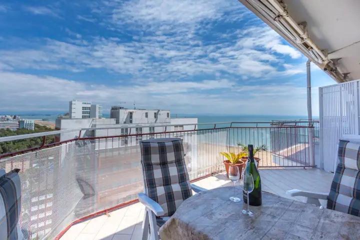 Апартаменты Splendido Attico, Piscina E Vista Mare Линьяно-Саббьядоро Экстерьер фото